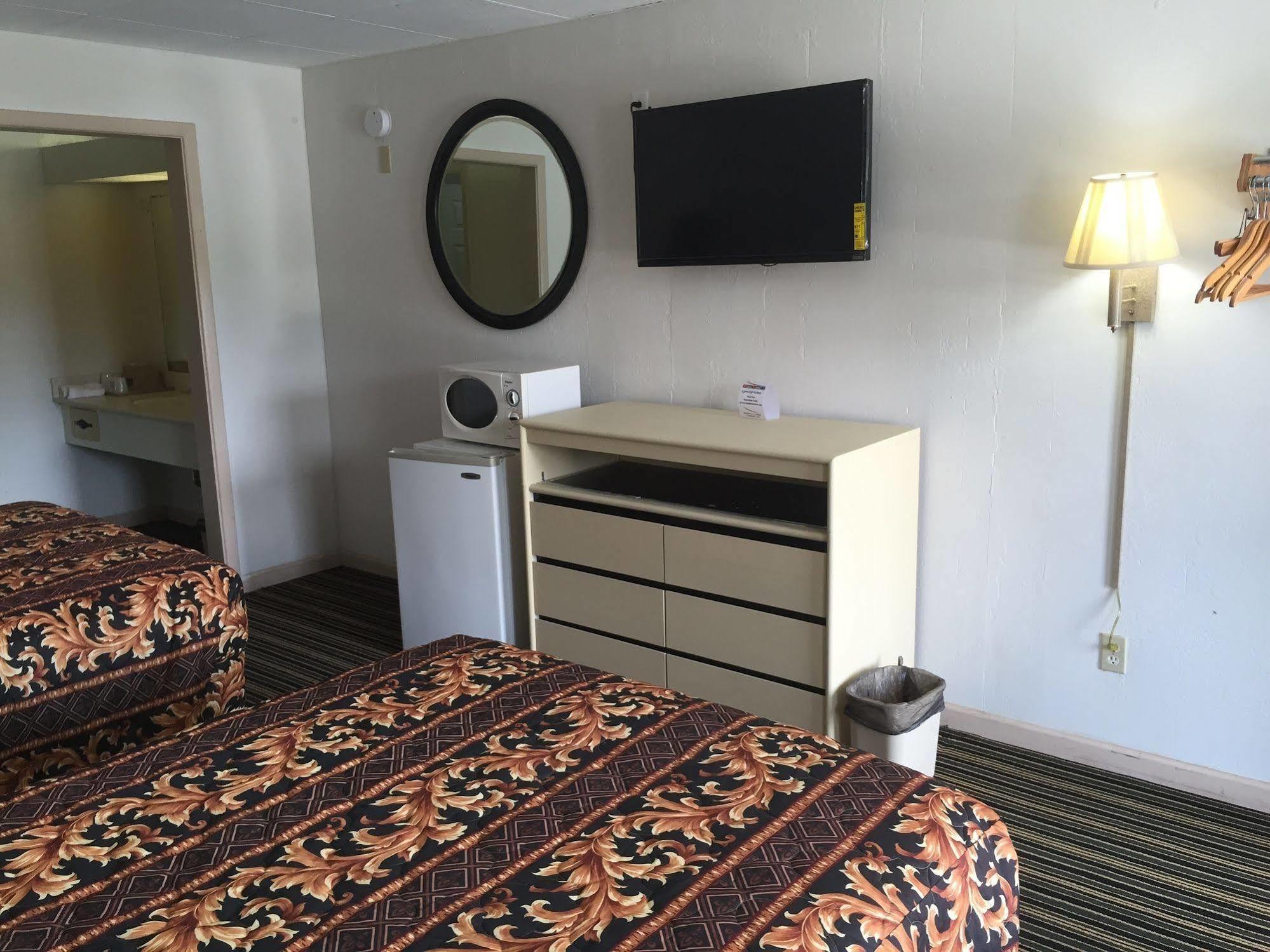Scottish Inn And Suites Perry Bagian luar foto